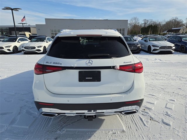 Used 2025 Mercedes-Benz GLC 350e 4MATIC image 4