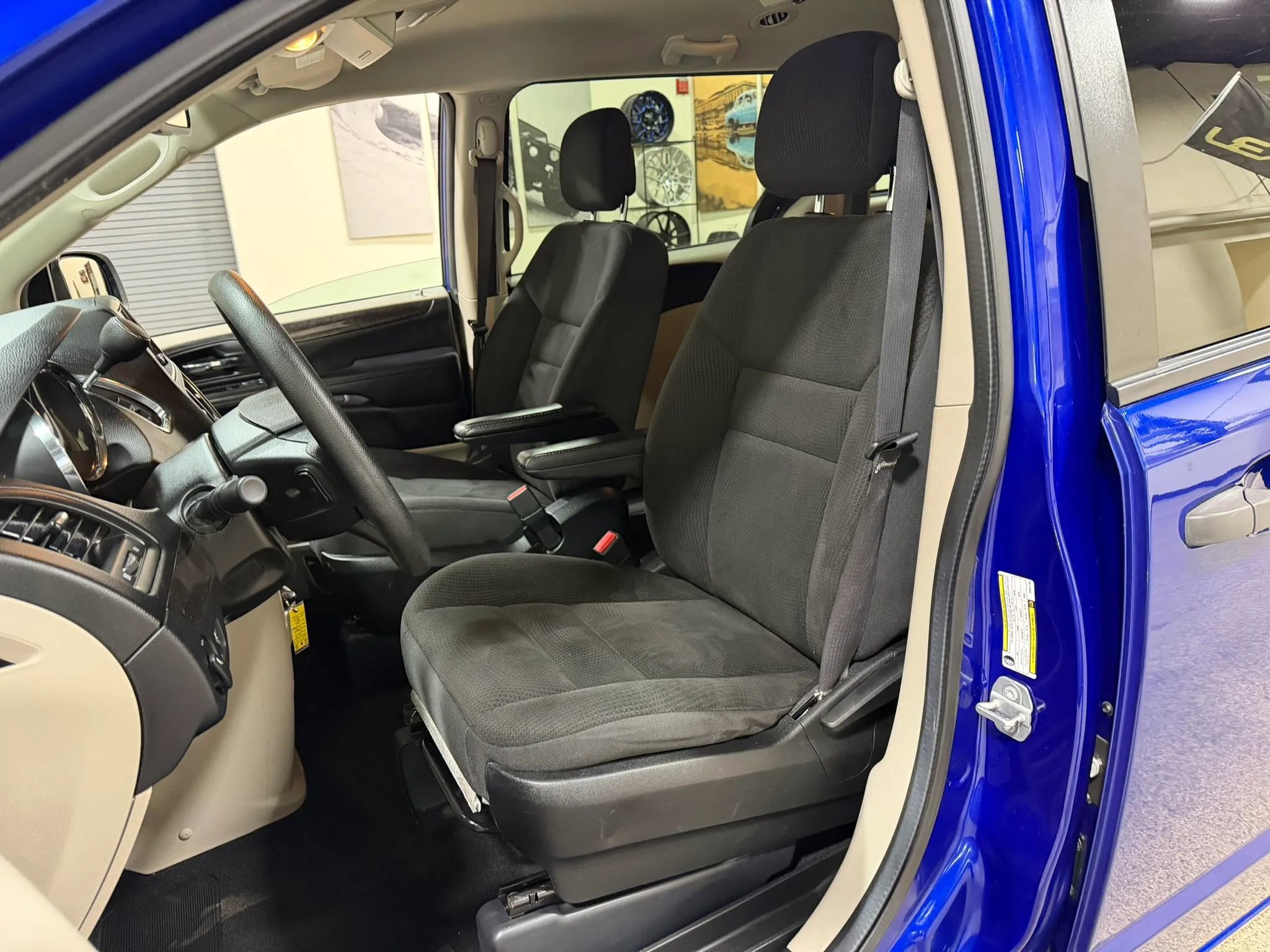 Used 2019 Dodge Grand Caravan SE FWD image 17