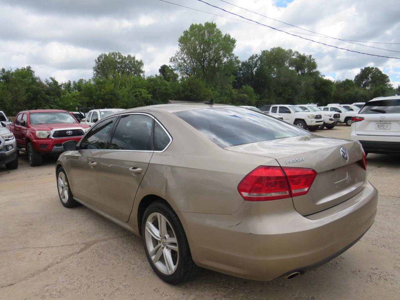 Used 2015 Volkswagen Passat TDI SE FWD image 7