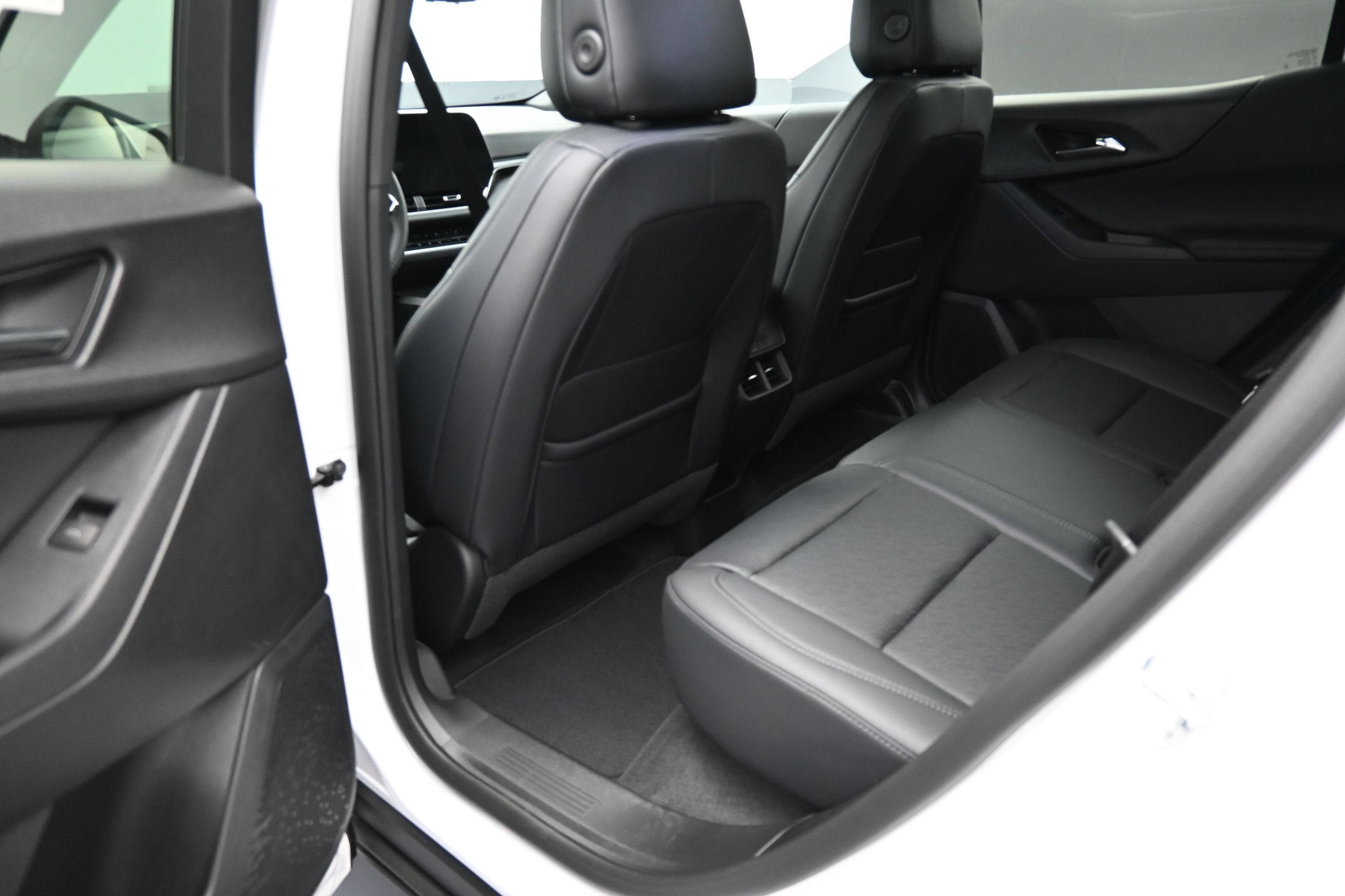 New 2027 Chevrolet Equinox LT w/ Convenience Package II FWD image 30