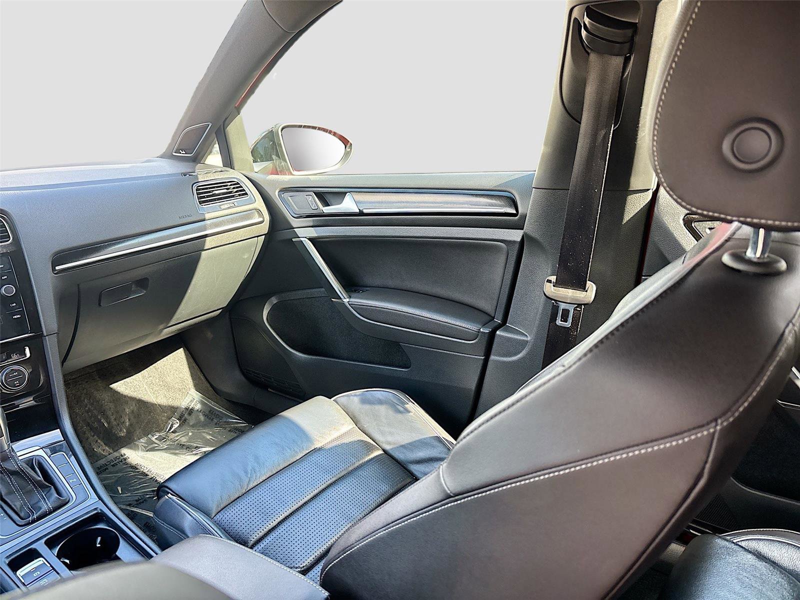 Used 2018 Volkswagen Golf 4-Door image 25