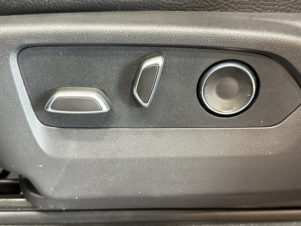 New 2026 GMC Yukon XL Denali w/ LPO, Floor Liner Package AWD/4WD image 19