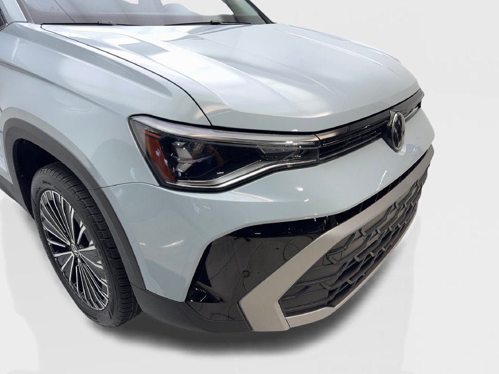 Used 2025 Volkswagen Taos SE FWD image 19