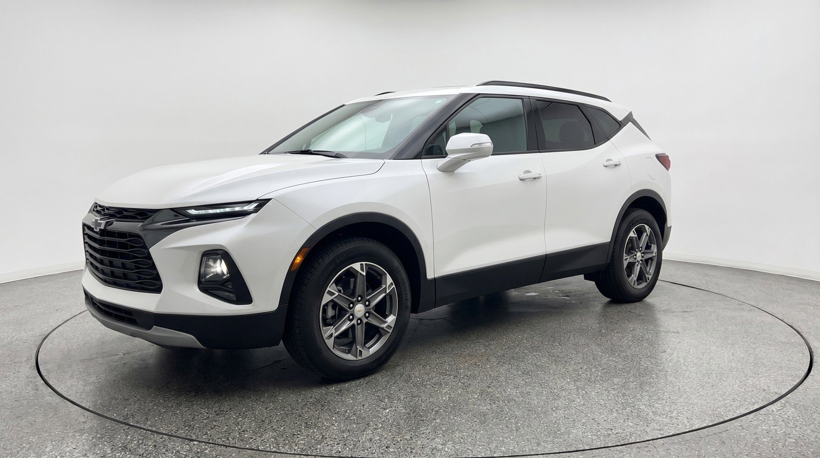 Used 2025 Chevrolet Blazer LT image 3