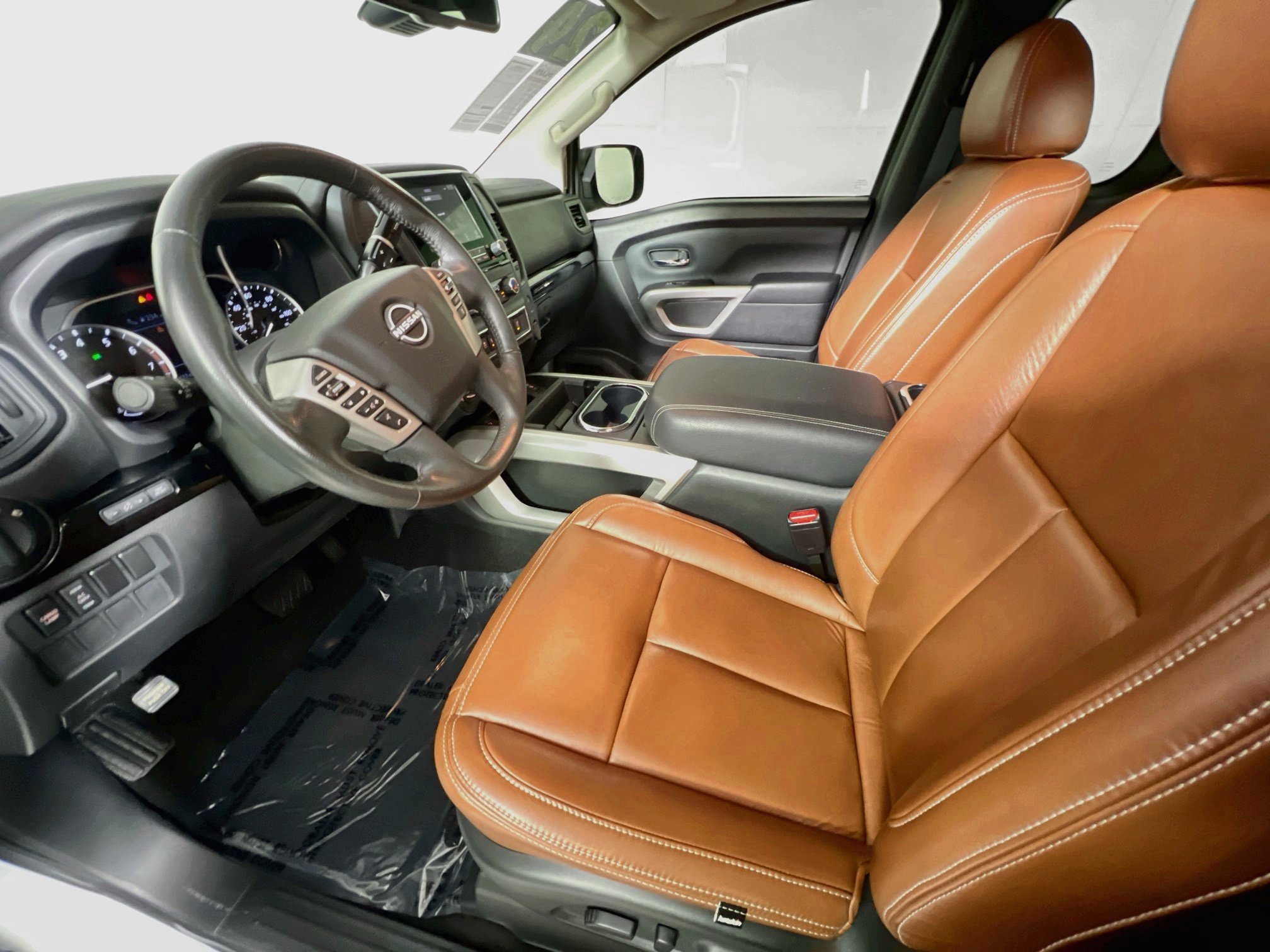 Used 2024 Nissan Titan SV AWD/4WD image 14