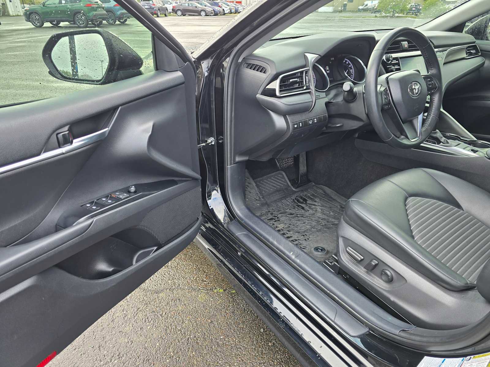 Used 2020 Toyota Camry SE image 20