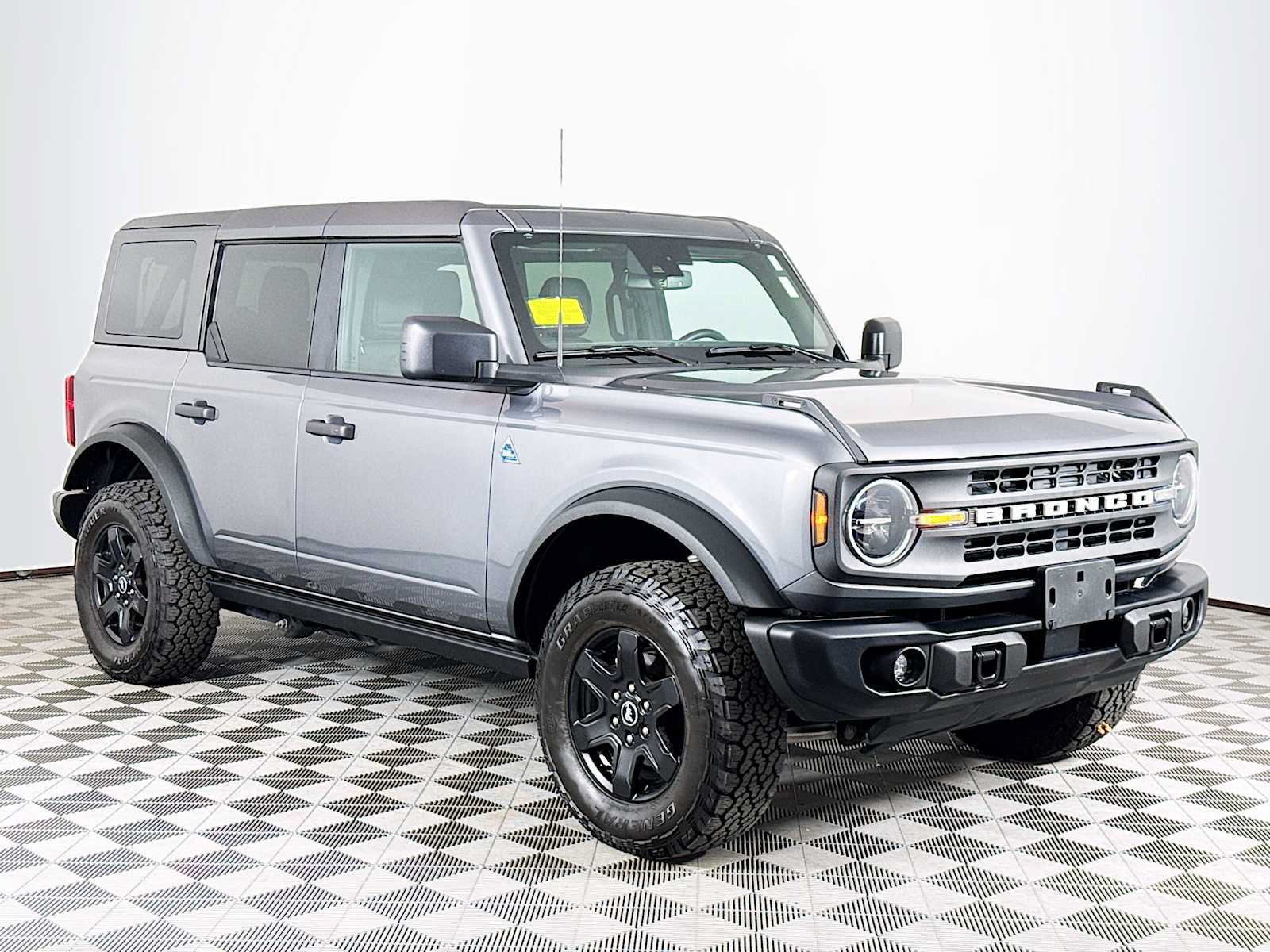 Used 2023 Ford Bronco Black Diamond AWD/4WD image 3