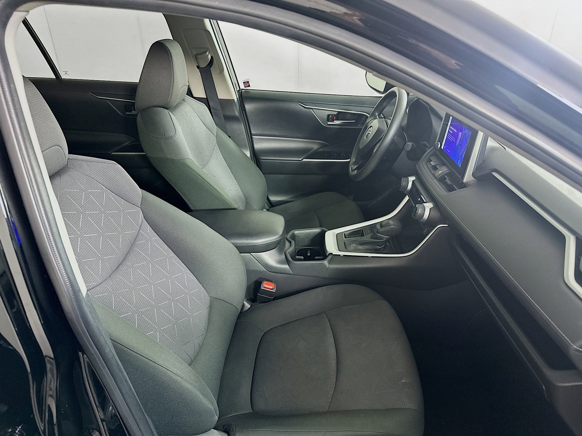 Used 2024 Toyota RAV4 XLE image 31