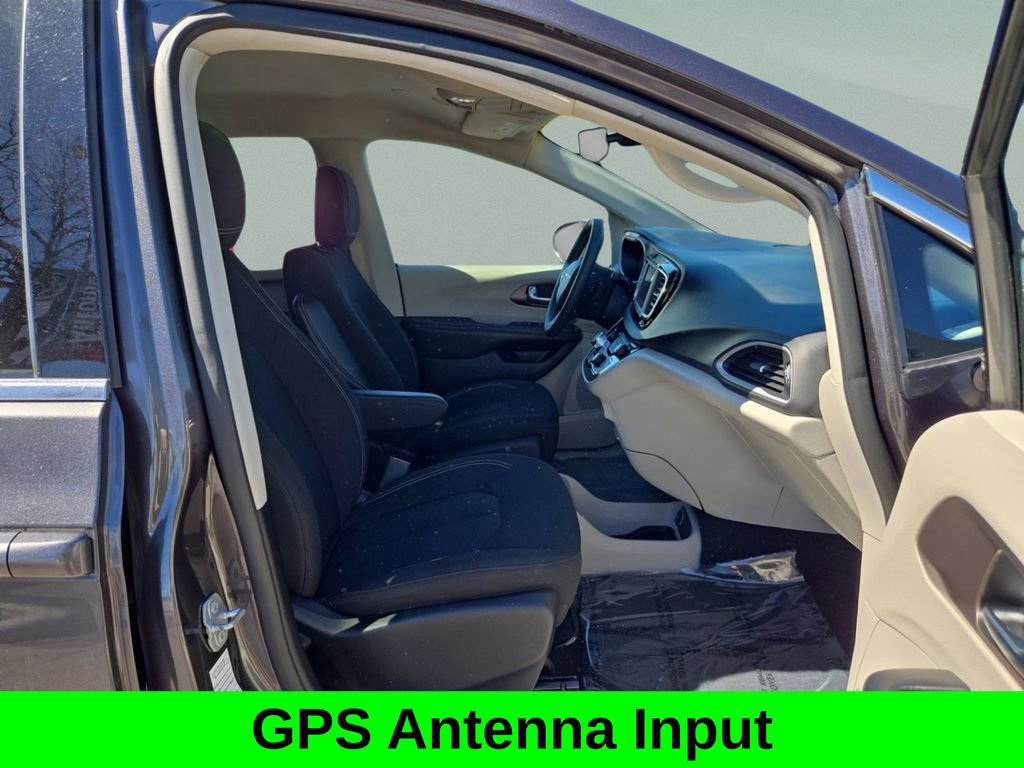 Used 2023 Chrysler Voyager LX image 19