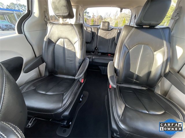 Used 2022 Chrysler Pacifica Touring-L image 19