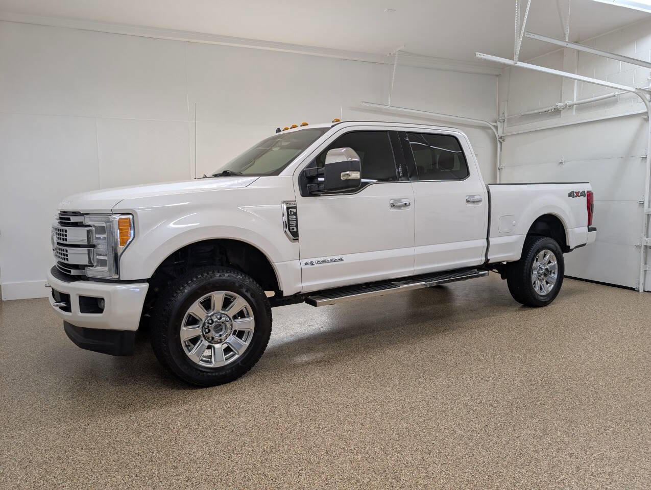 Used 2019 Ford F250 Platinum w/ Platinum Ultimate Package image 2