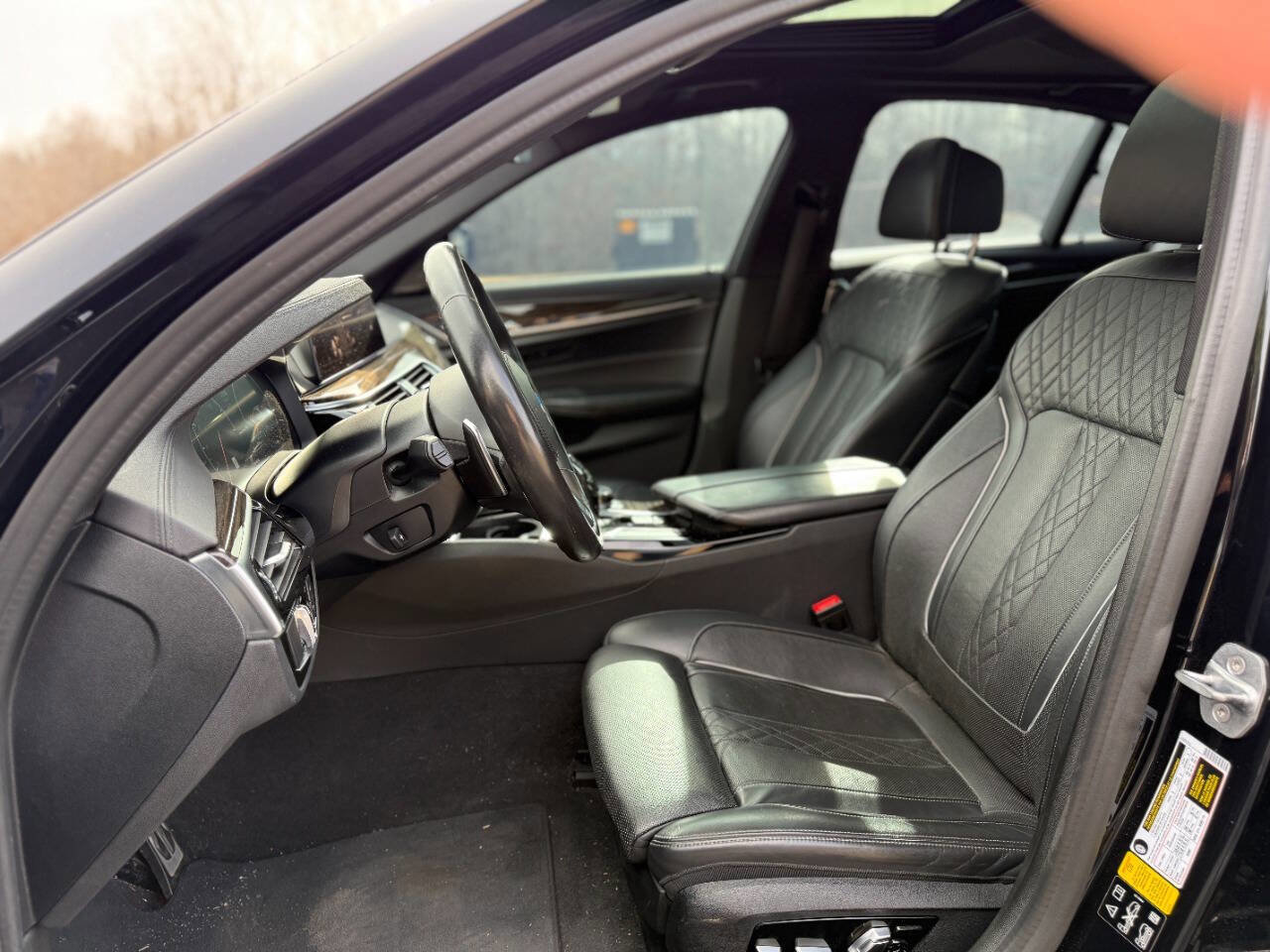 Used 2019 BMW M550i xDrive image 2