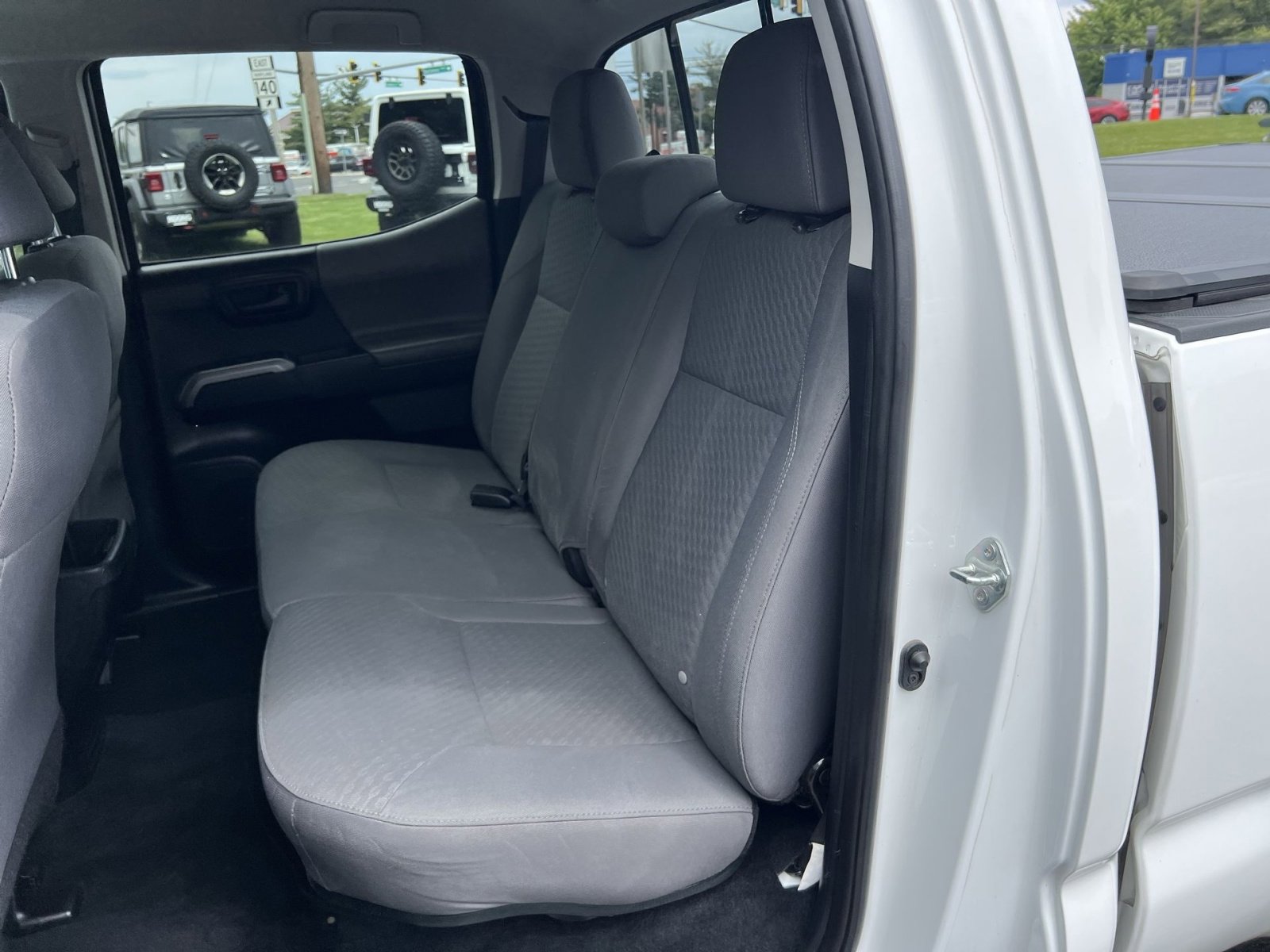 Used 2022 Toyota Tacoma SR5 AWD/4WD image 23