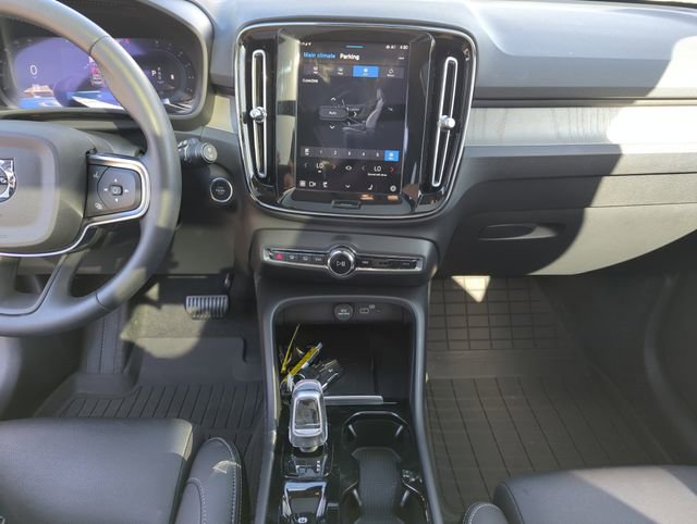 Used 2024 Volvo XC40 B5 Ultimate image 23