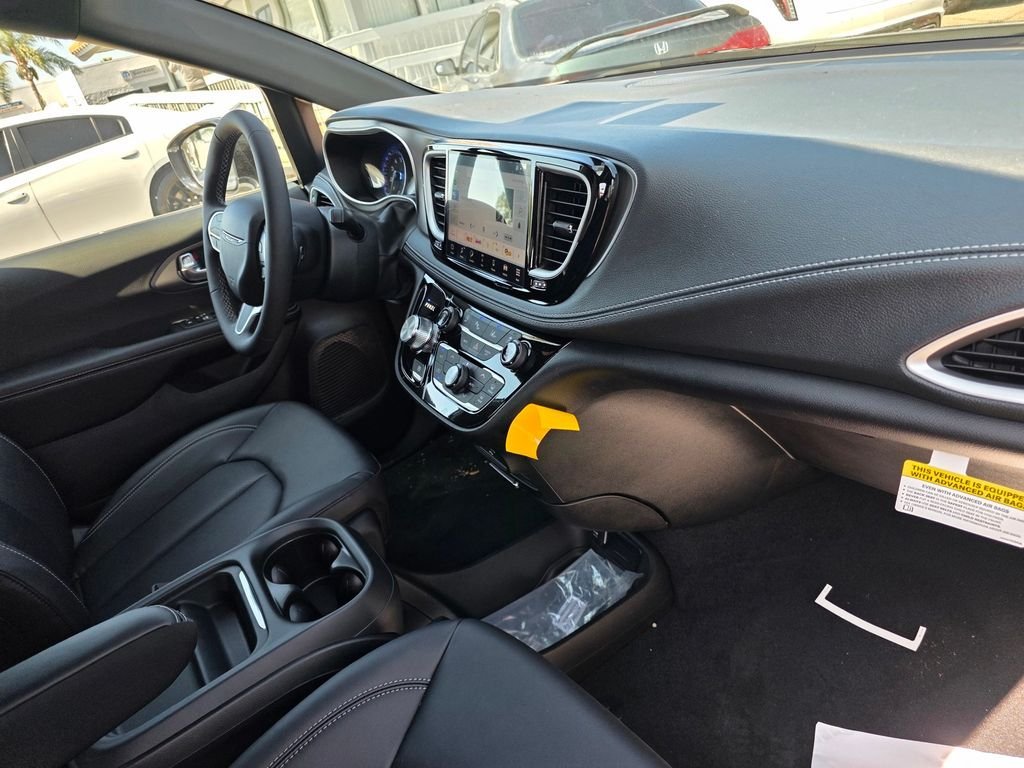 New 2027 Chrysler Pacifica Select w/ Family Tech Group FWD image 14