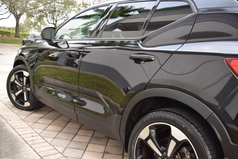 Used 2020 Volvo XC40 T5 Momentum w/ Protection Package Premier image 26