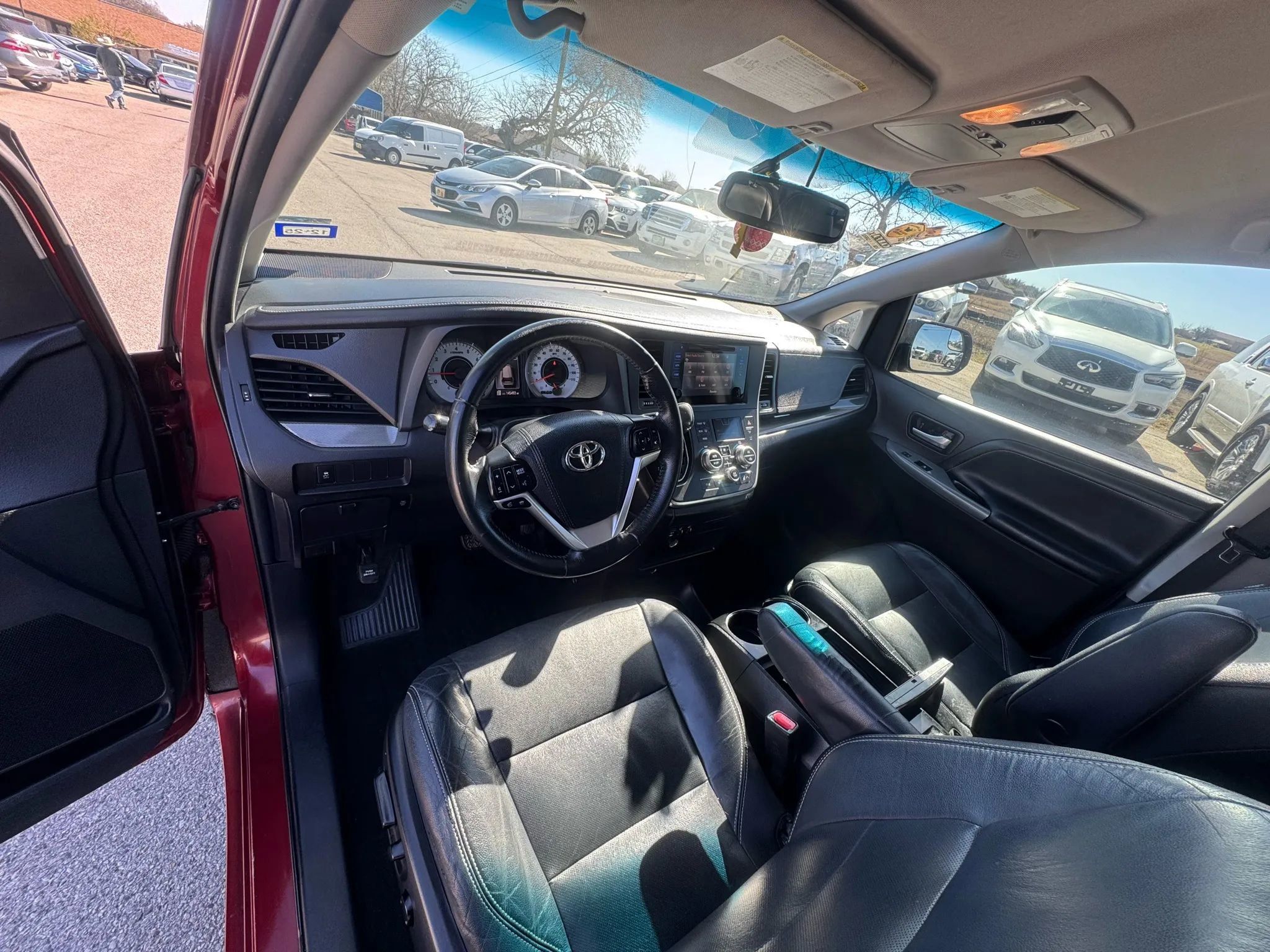 Used 2015 Toyota Sienna SE image 12
