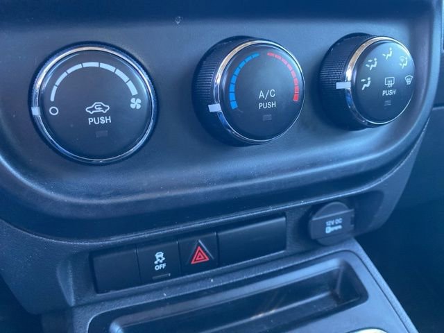 Used 2015 Jeep Patriot Sport image 32