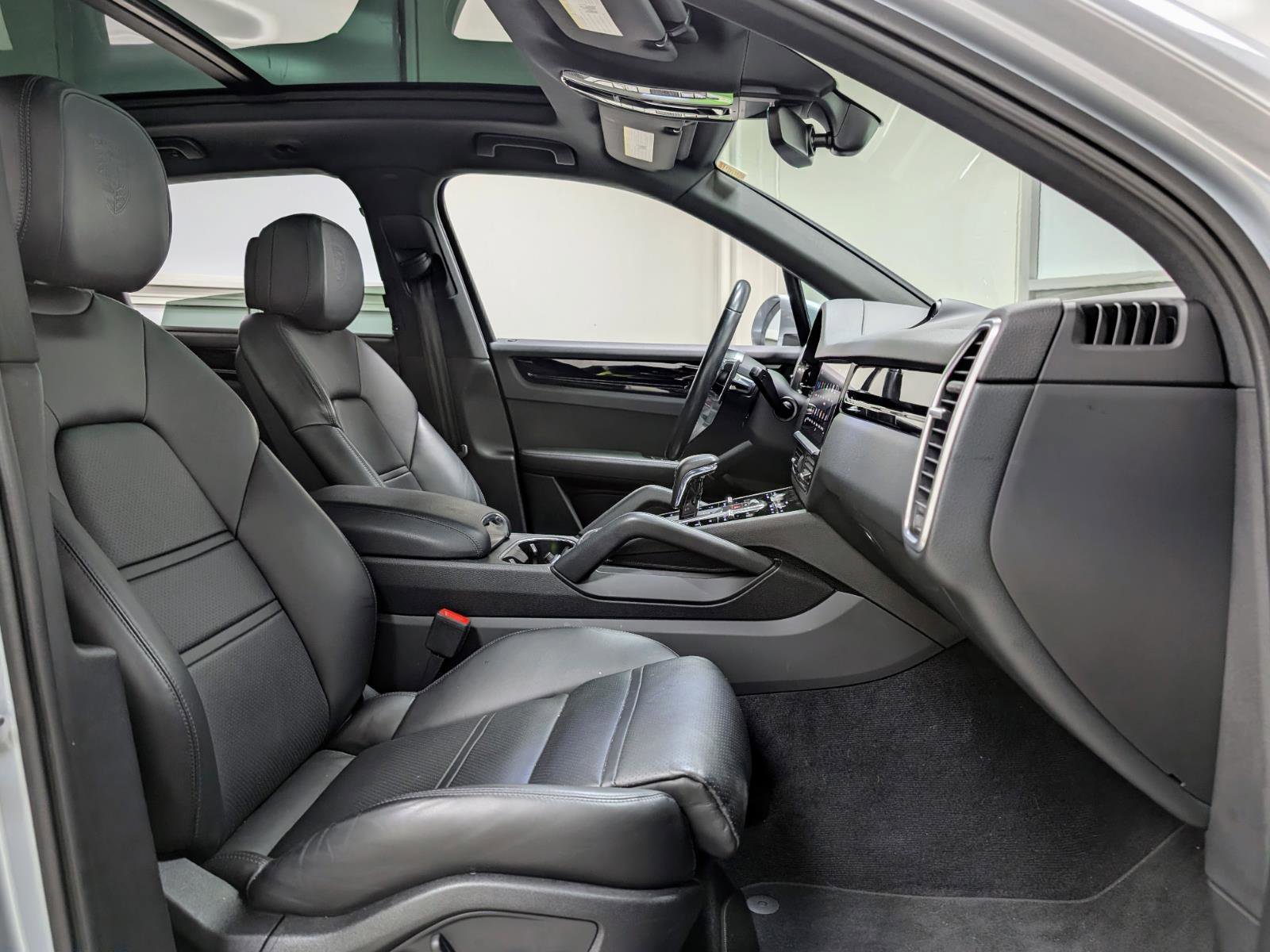 Used 2023 Porsche Cayenne Platinum Edition image 24