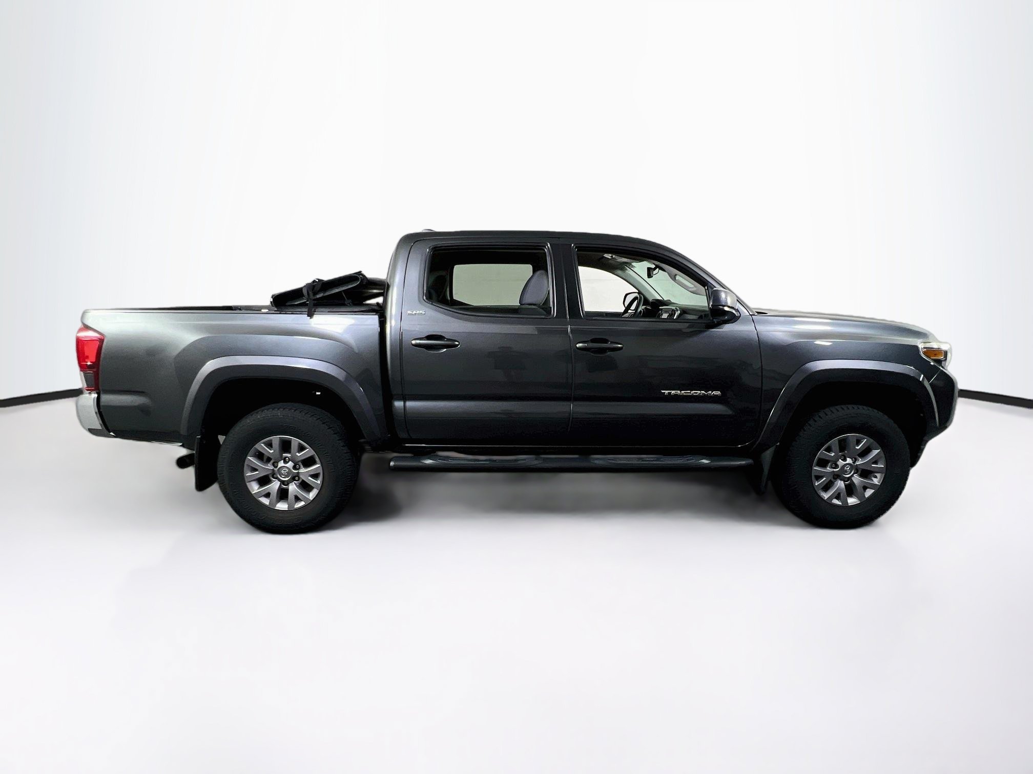Used 2019 Toyota Tacoma SR5 AWD/4WD image 4
