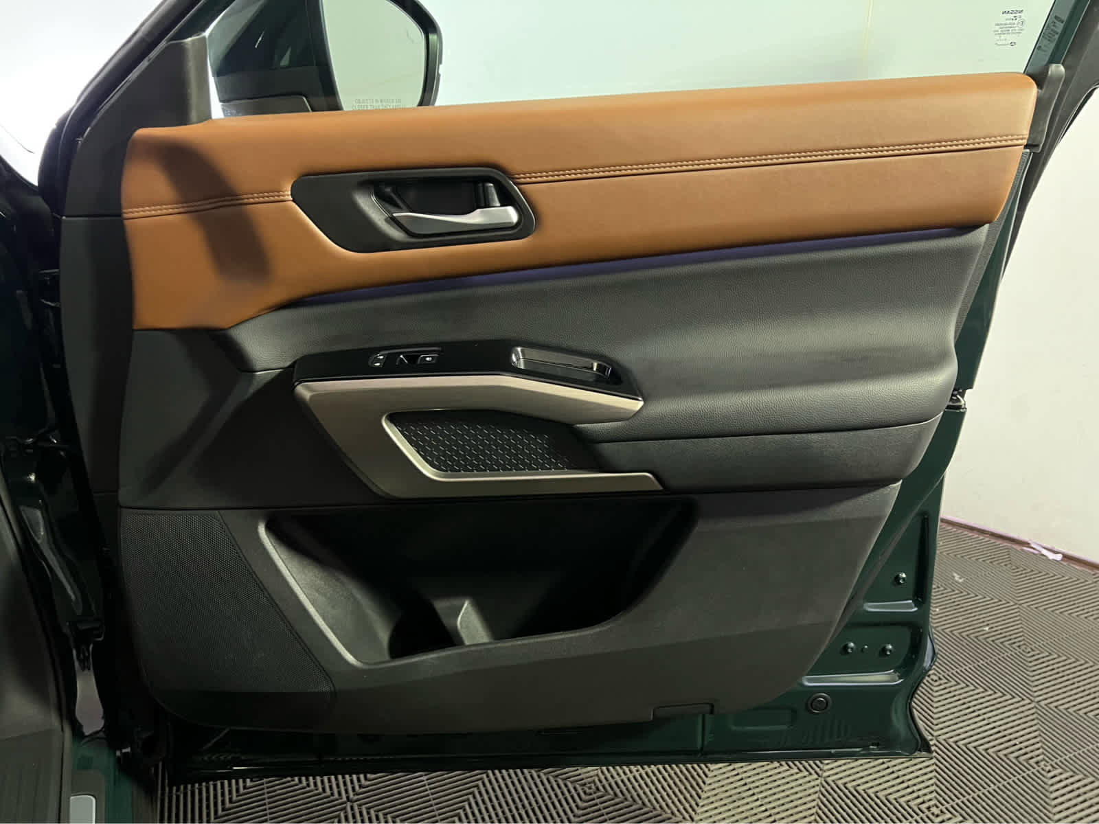 Certified 2024 Nissan Pathfinder Platinum w/ Cargo Package AWD/4WD image 32