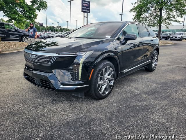 Certified 2025 Cadillac Optiq Luxury 2 w/ LPO, Floor Liner Package AWD/4WD image 8