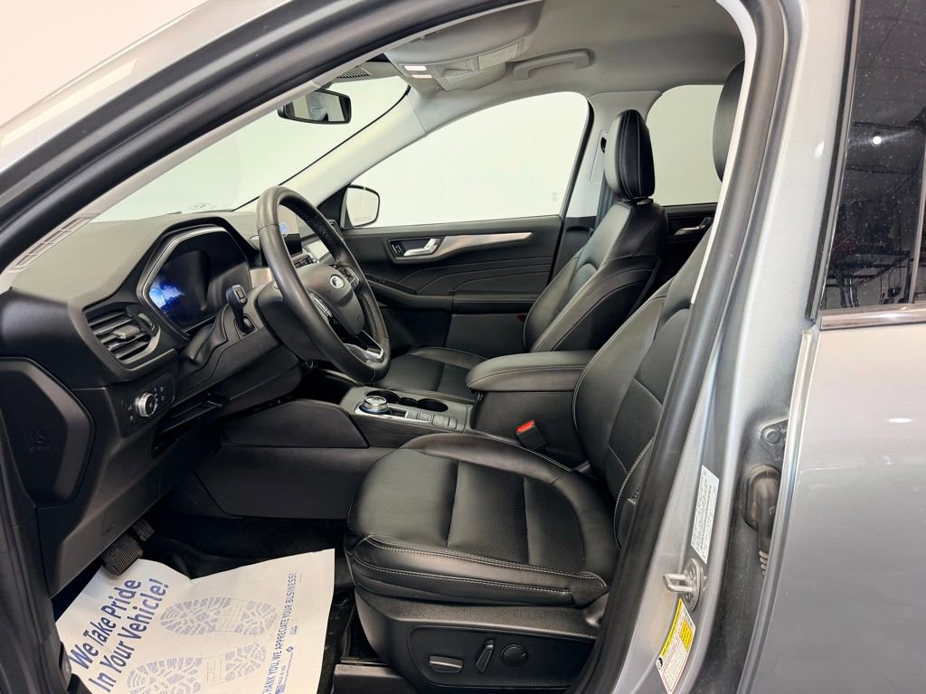 Used 2022 Ford Escape Titanium w/ Class II Trailer Tow Package AWD/4WD image 12