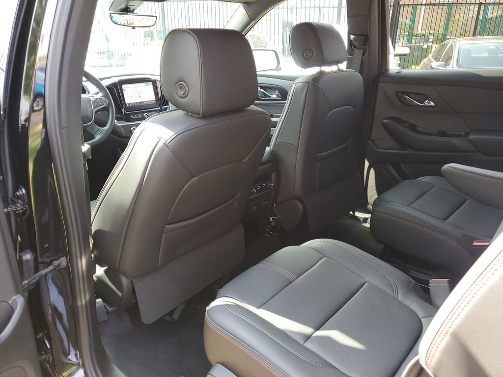 Used 2023 Chevrolet Traverse RS image 16