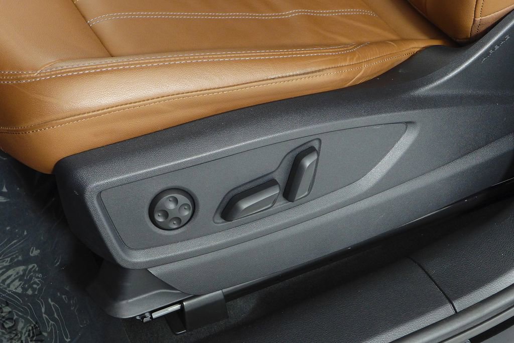 Used 2023 Audi Q5 2.0T Premium w/ Convenience Package image 23