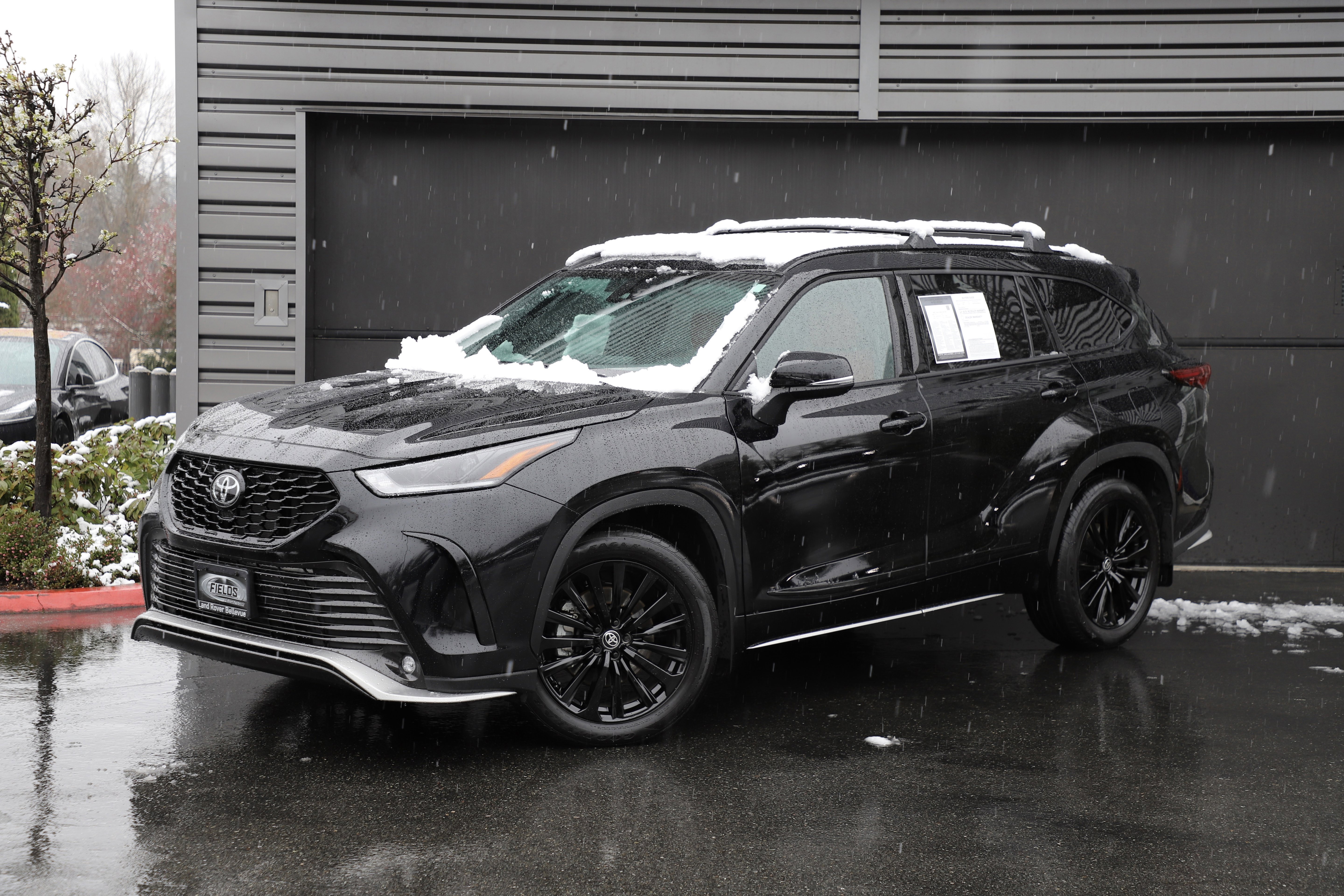 Used 2025 Toyota Highlander XSE image 1