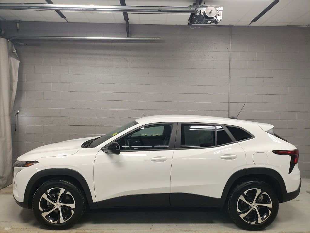 Certified 2024 Chevrolet Trax RS w/ Driver Confidence Package image 17