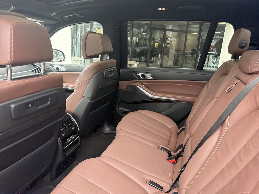Used 2022 BMW X7 xDrive40i w/ Executive Package image 18