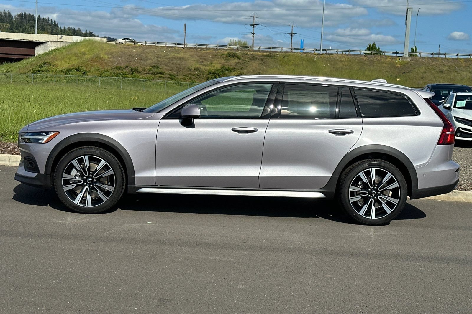 New 2026 Volvo V60 B5 Cross Country Ultra w/ Climate Package AWD/4WD image 6