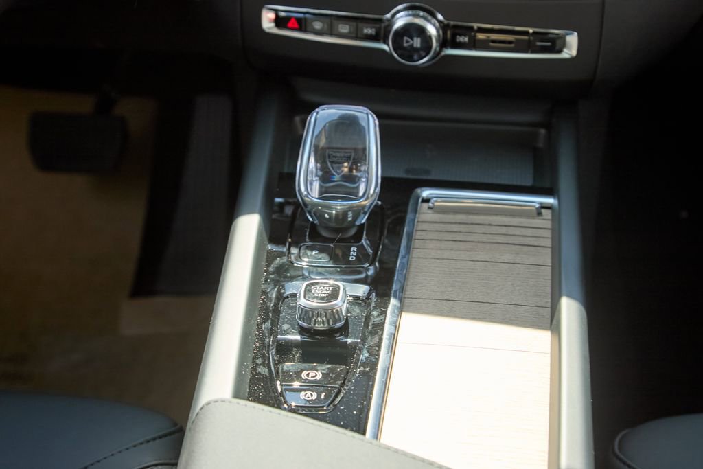 New 2026 Volvo XC60 T8 Plus w/ Climate Package image 28