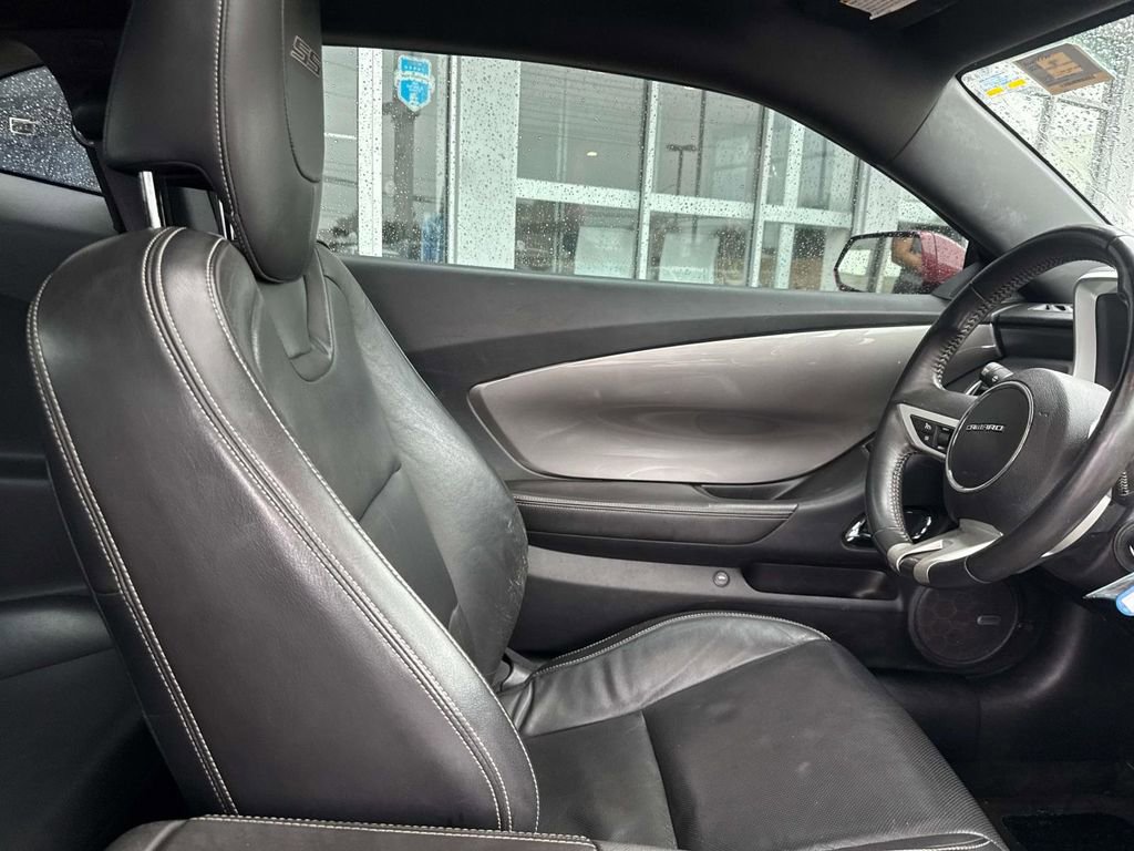 Used 2010 Chevrolet Camaro SS RWD image 9