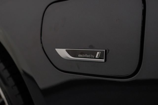 Used 2022 BMW 530e w/ Premium Package image 50