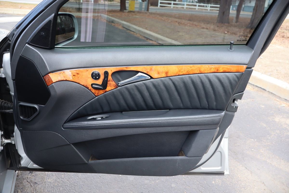 Used 2005 Mercedes-Benz E 500 4MATIC image 26