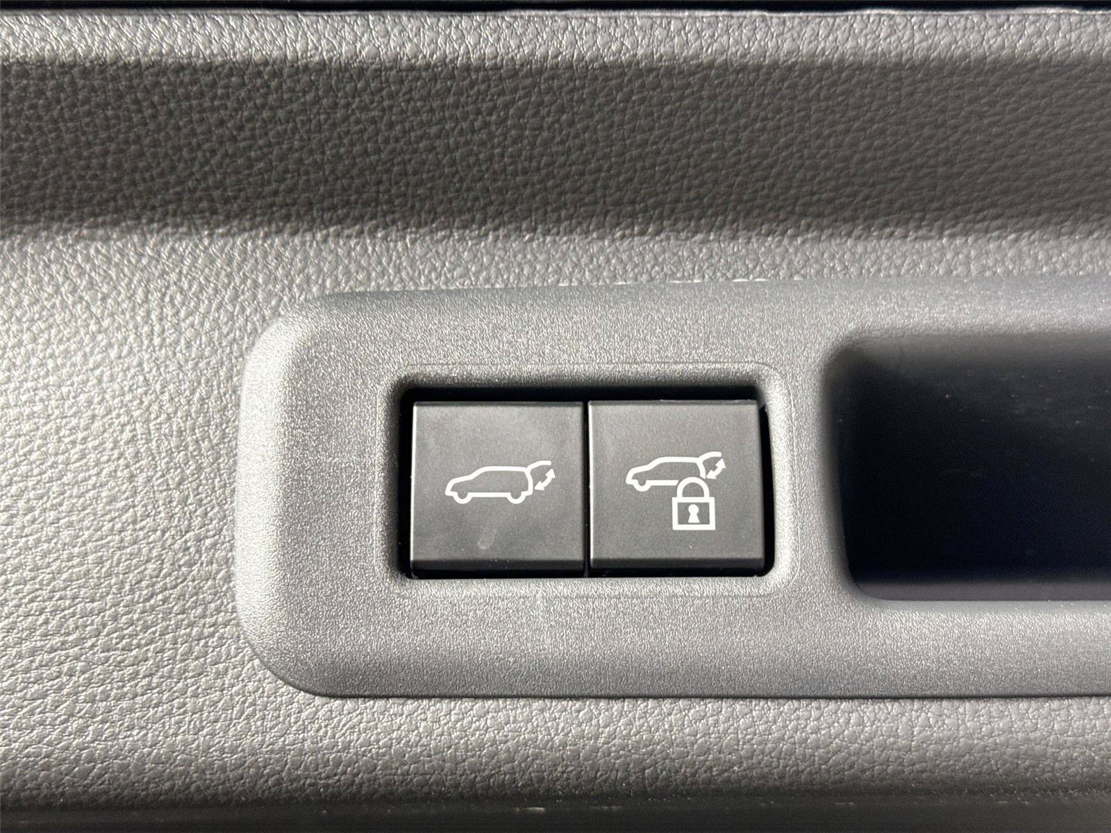 Certified 2025 Toyota Sequoia Platinum AWD/4WD image 46