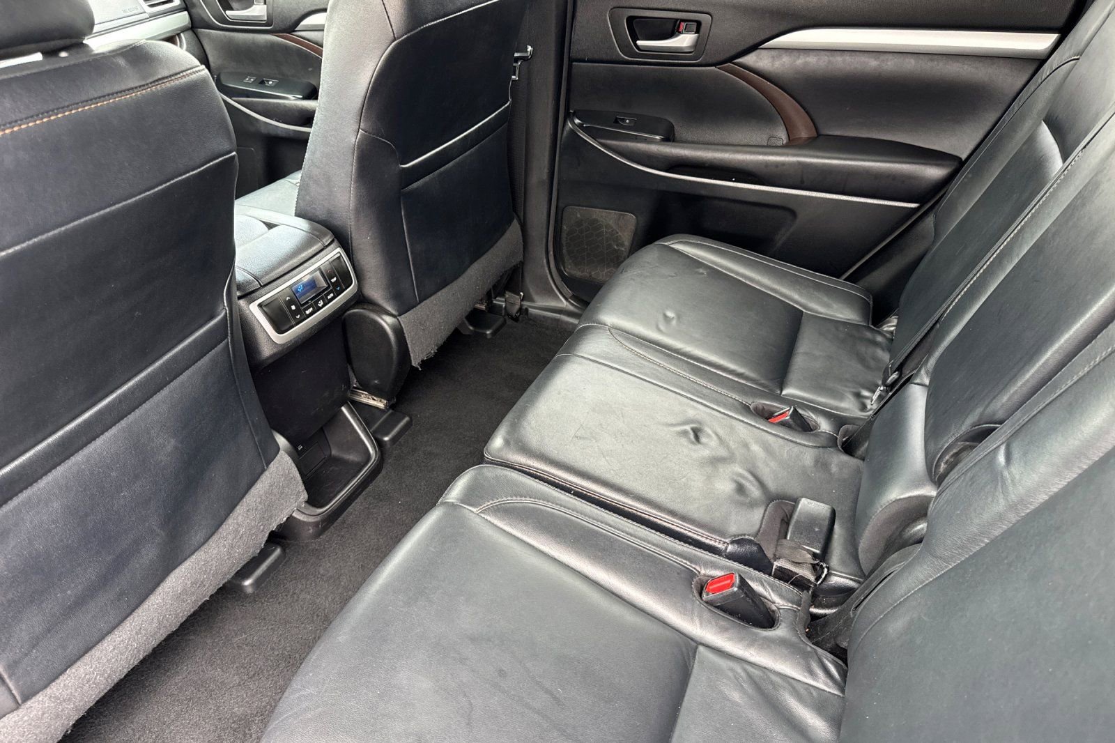 Used 2017 Toyota Highlander XLE image 12