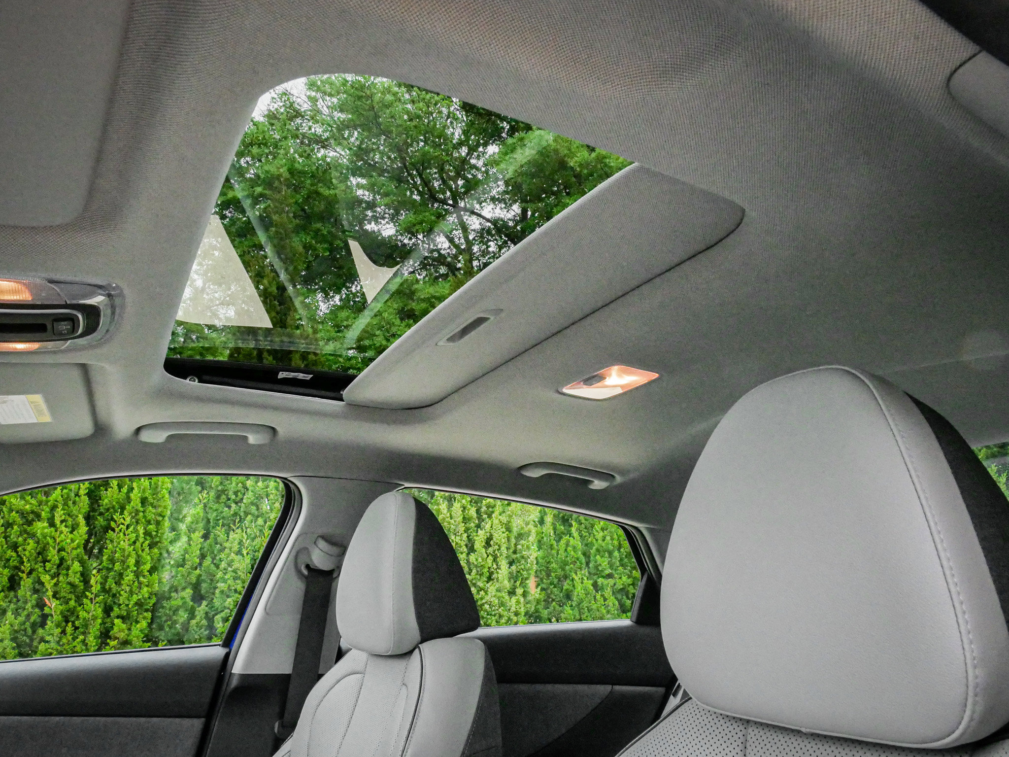 Used 2025 Hyundai Elantra Limited image 28