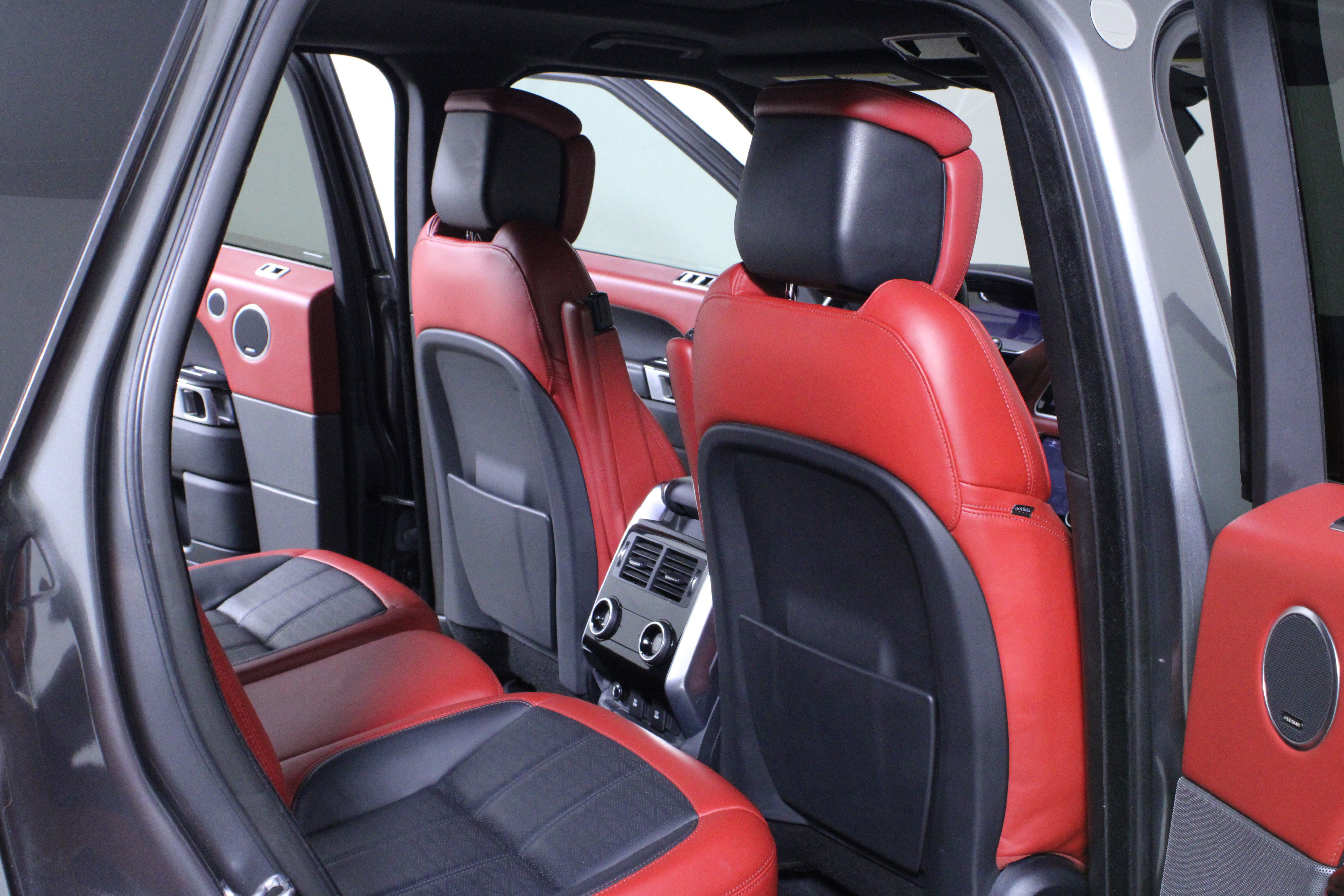 Used 2018 Land Rover Range Rover Sport HSE Dynamic image 13