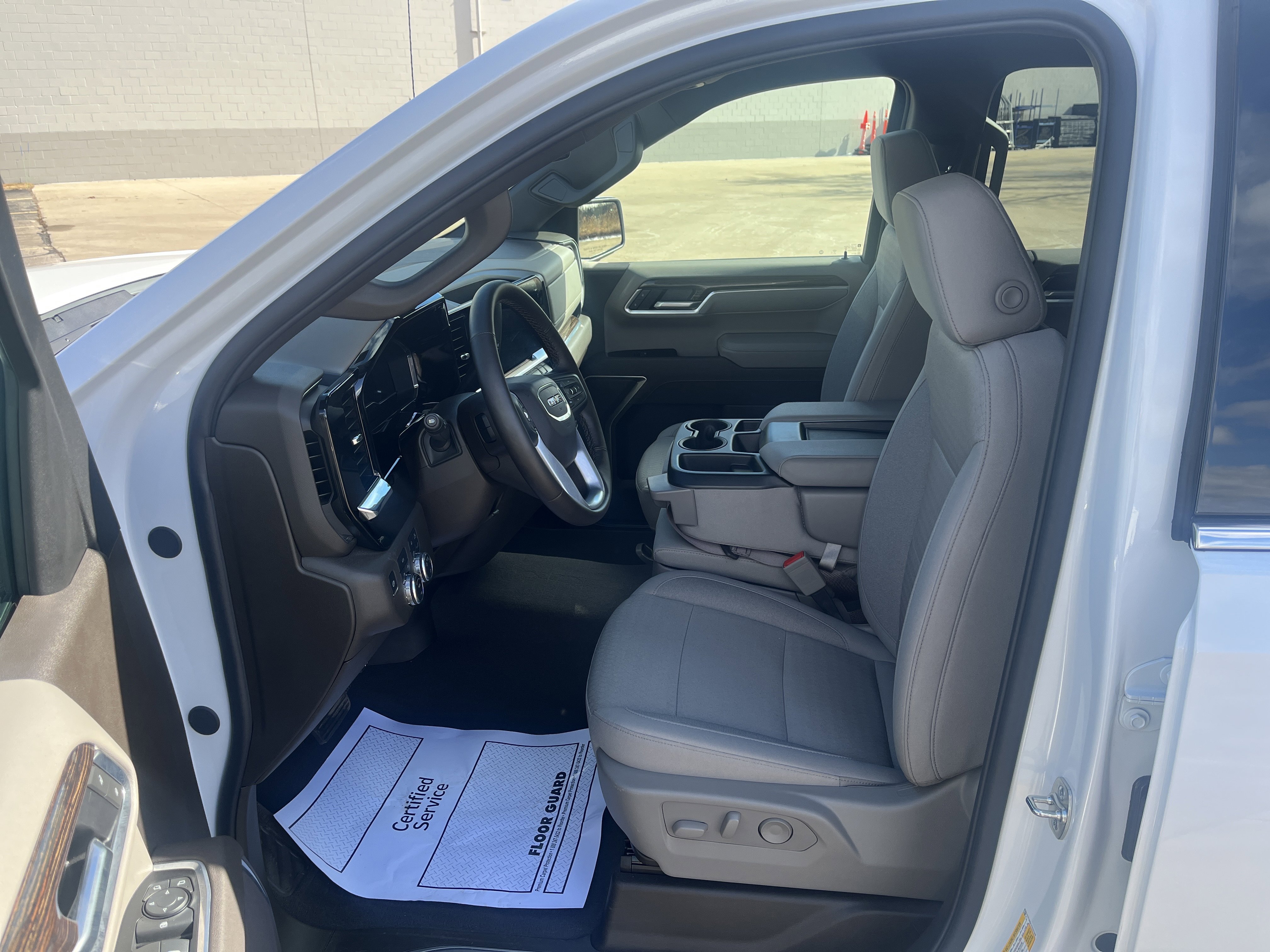 Used 2025 GMC Sierra 1500 SLE w/ Preferred Package image 10