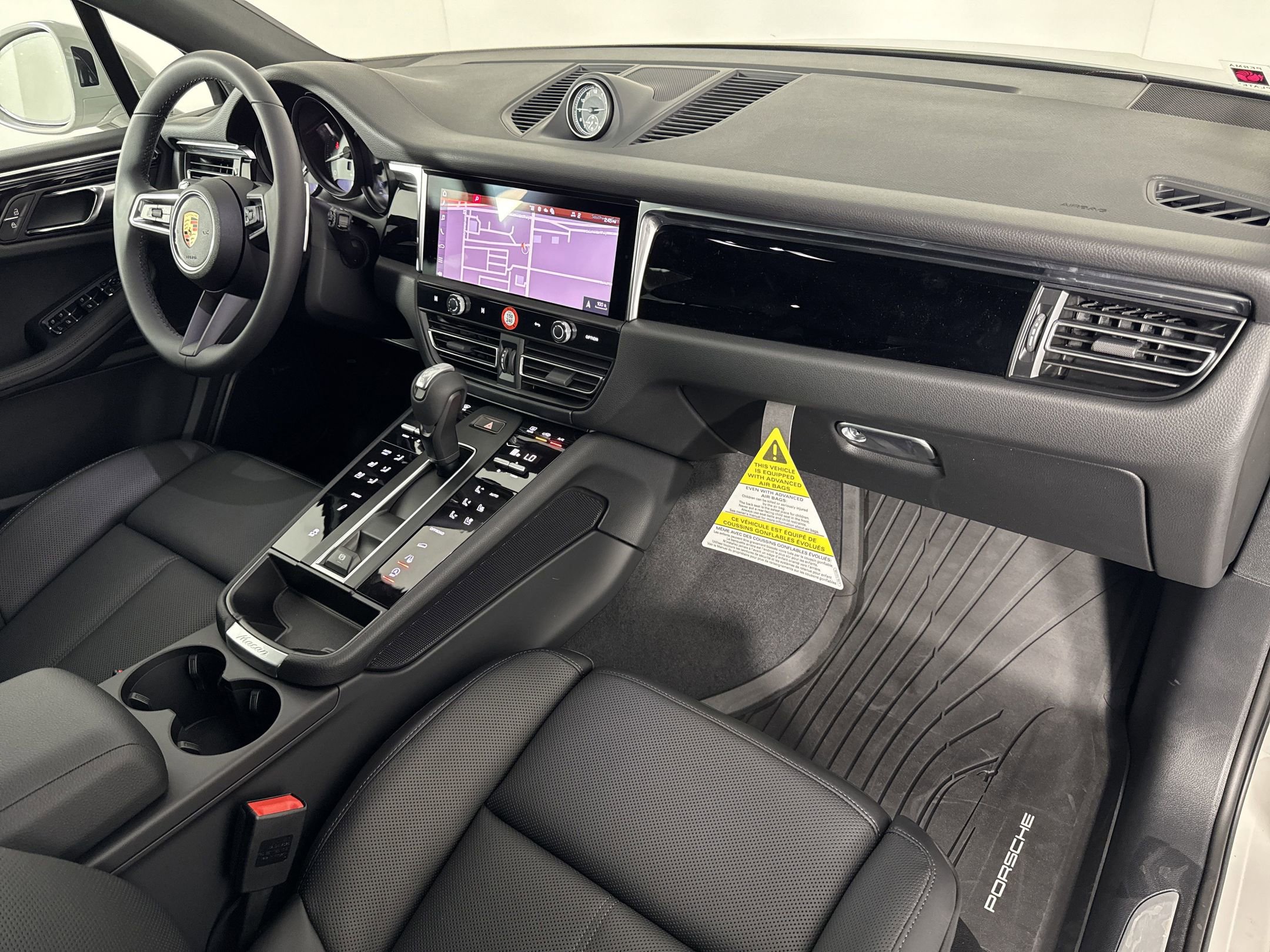 Certified 2025 Porsche Macan S image 30