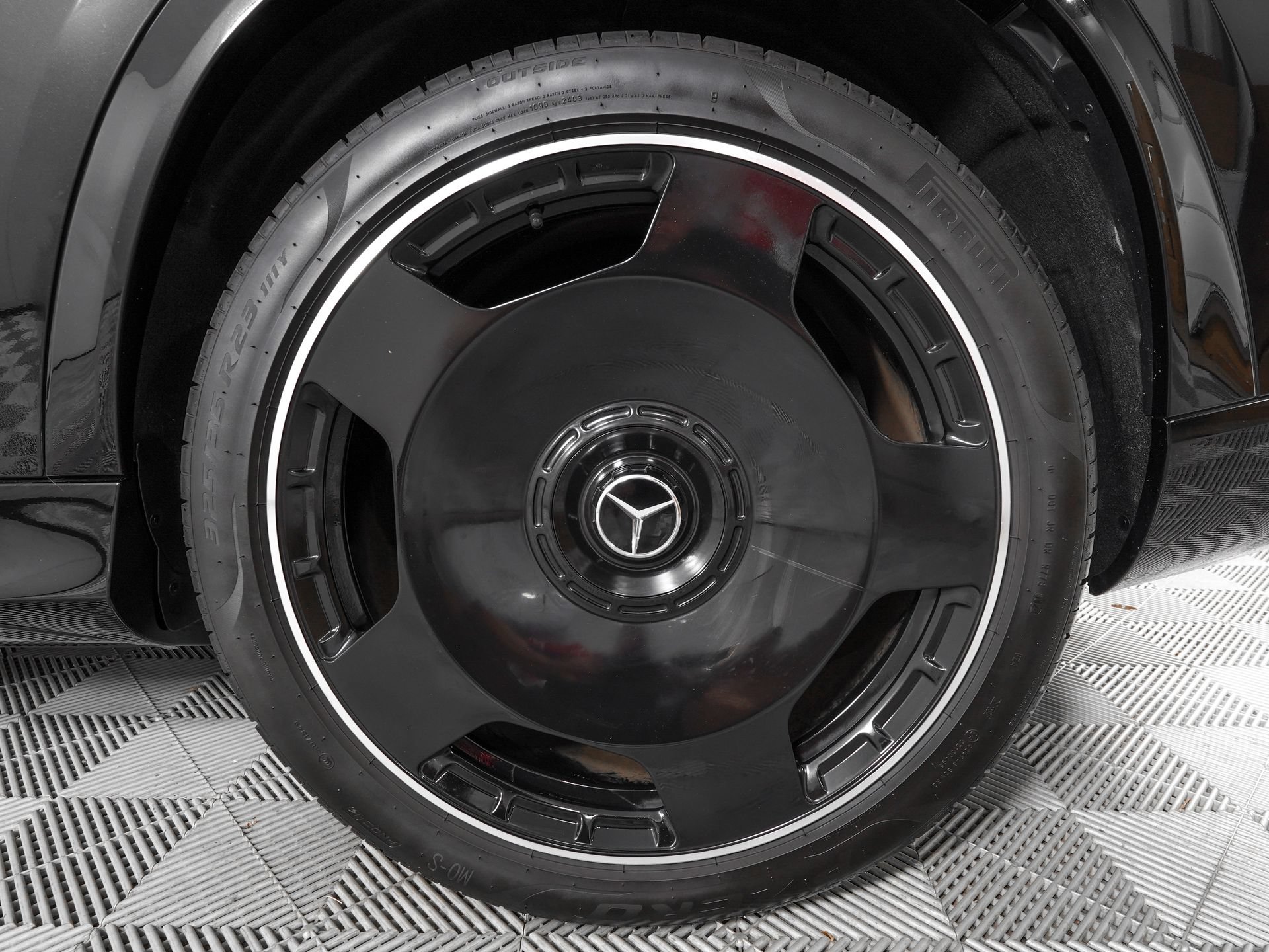 Used 2023 Mercedes-Benz Maybach GLS 600 4MATIC image 35