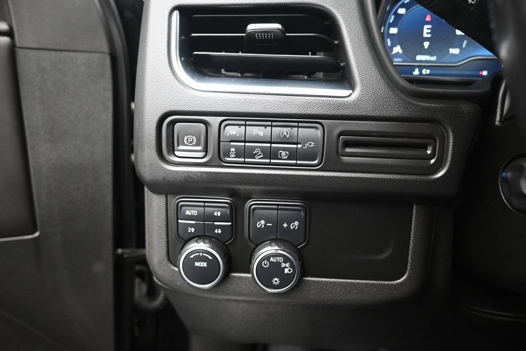 Used 2022 Chevrolet Tahoe Z71 w/ Luxury Package AWD/4WD image 13
