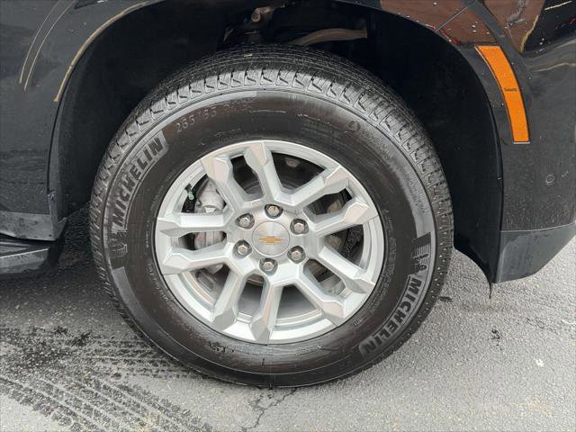 Used 2025 Chevrolet Suburban LS image 8