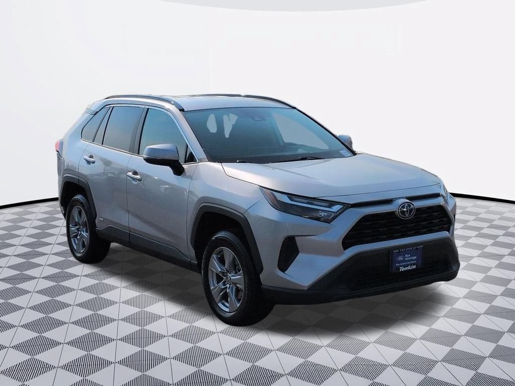 Used 2024 Toyota RAV4 LE AWD/4WD image 7