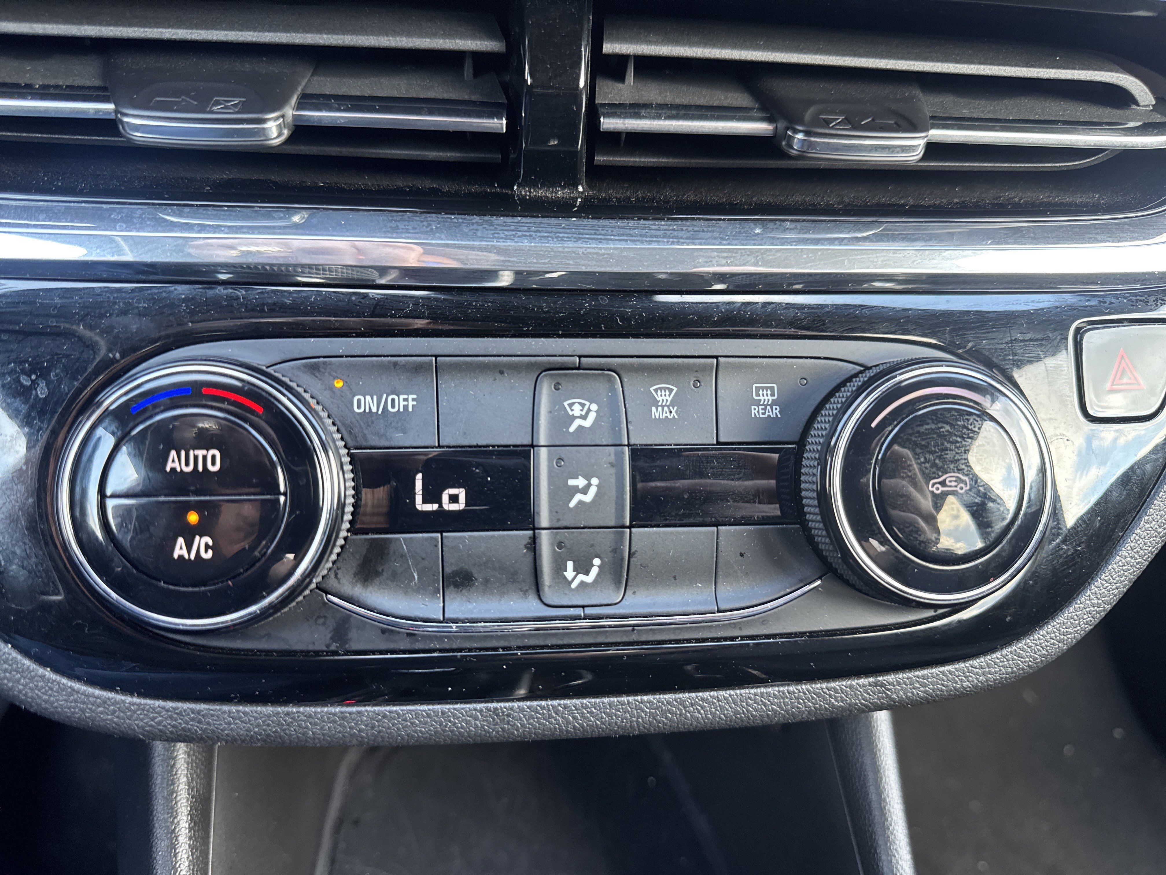 Used 2025 Buick Envista Sport Touring image 16