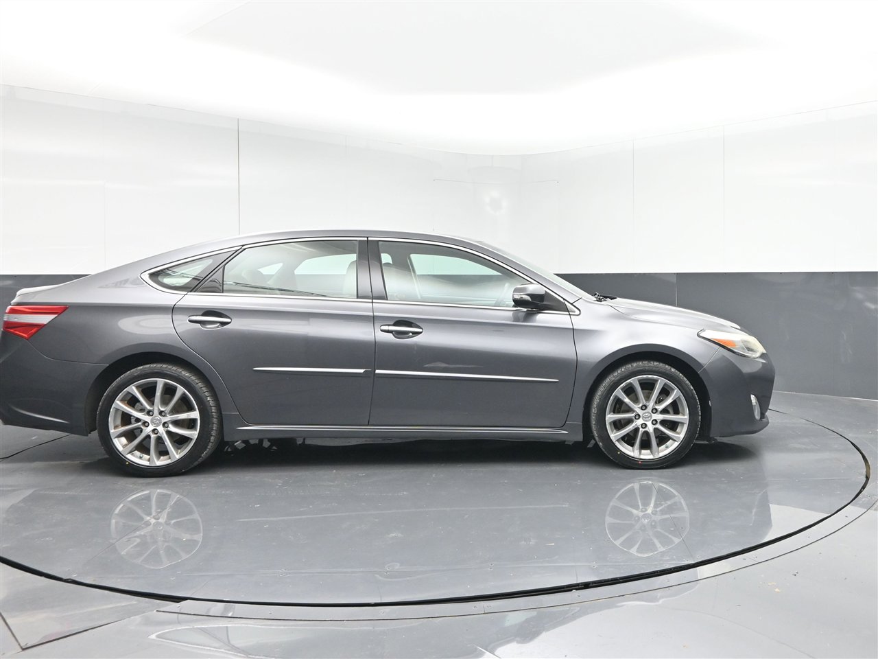 Used 2015 Toyota Avalon XLE Touring image 4