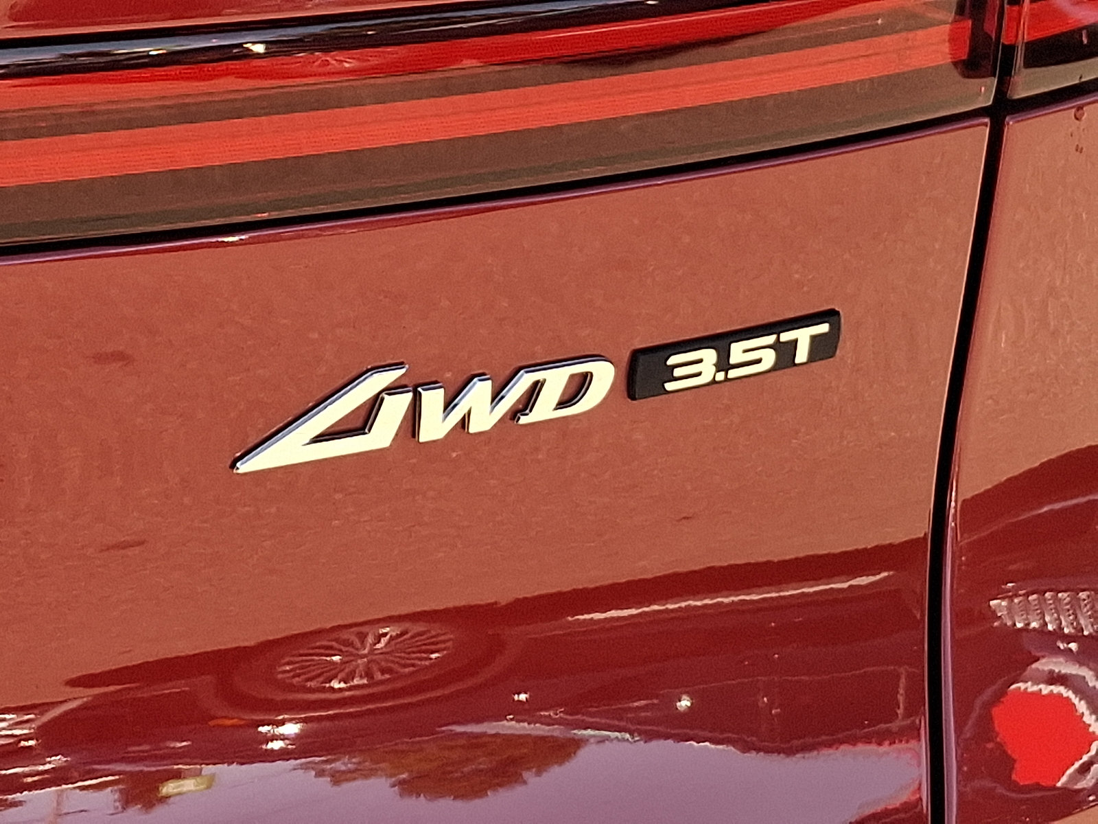 Used 2025 Genesis GV70 3.5T Sport w/ Sport Advanced Package AWD/4WD image 32